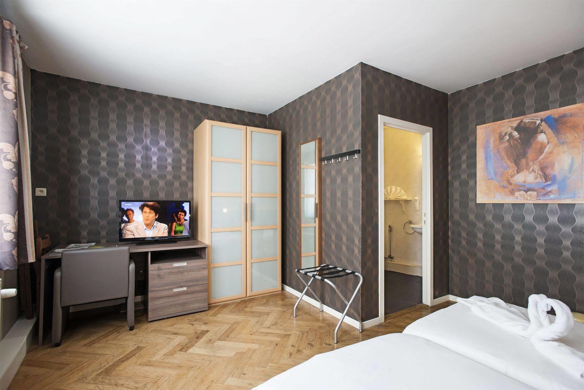 Hotel Cathedral 3*